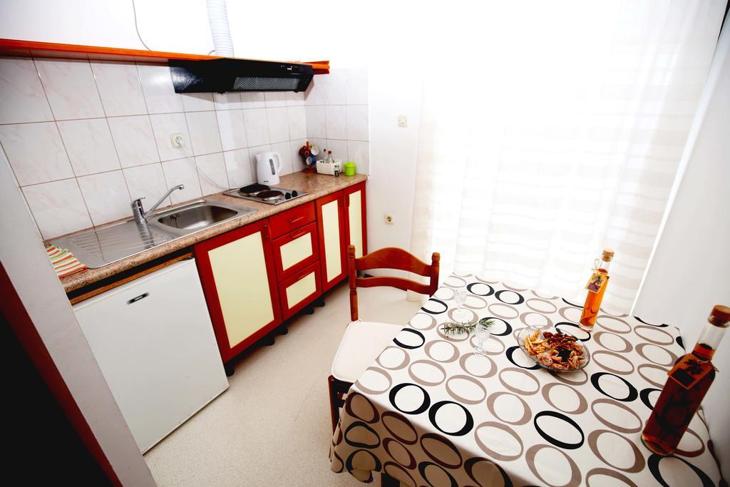 Apartments Leo Katic Lastovo Exterior photo
