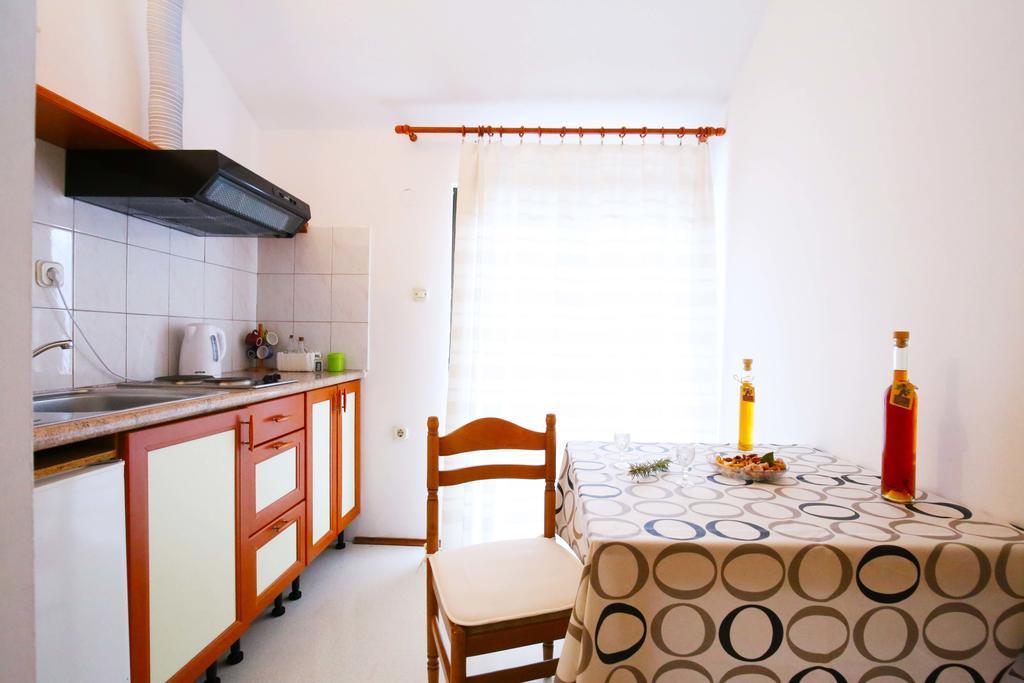 Apartments Leo Katic Lastovo Exterior photo